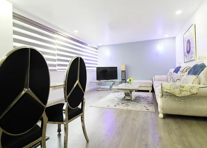 Queen Stay Apartments