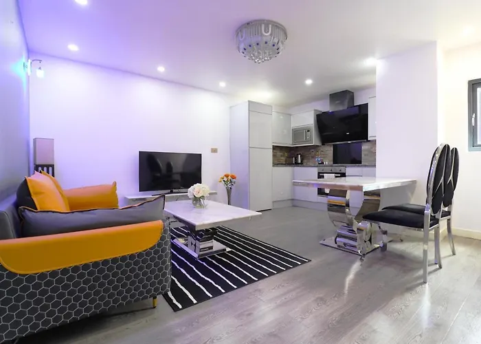 Queen Stay Apartments