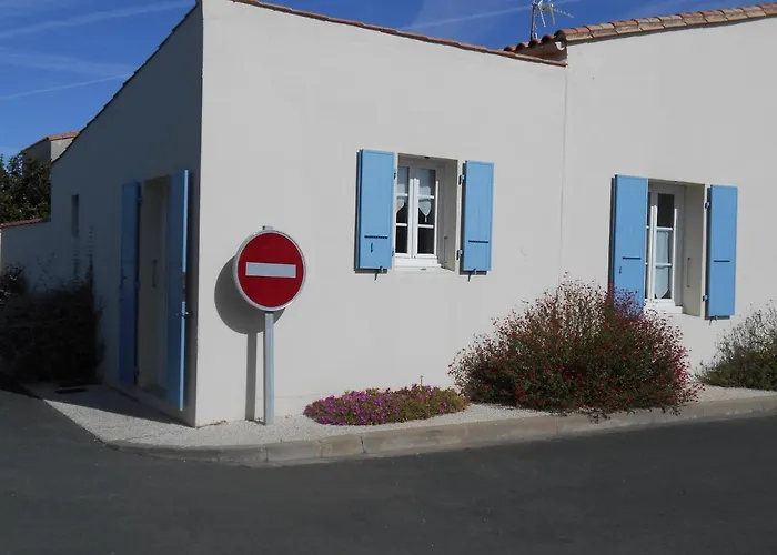 ILE DE RE, CHARMANT PIED A TERRE avec VELOS, WIFI, CUISINE, LINGE, PARKING gratuit