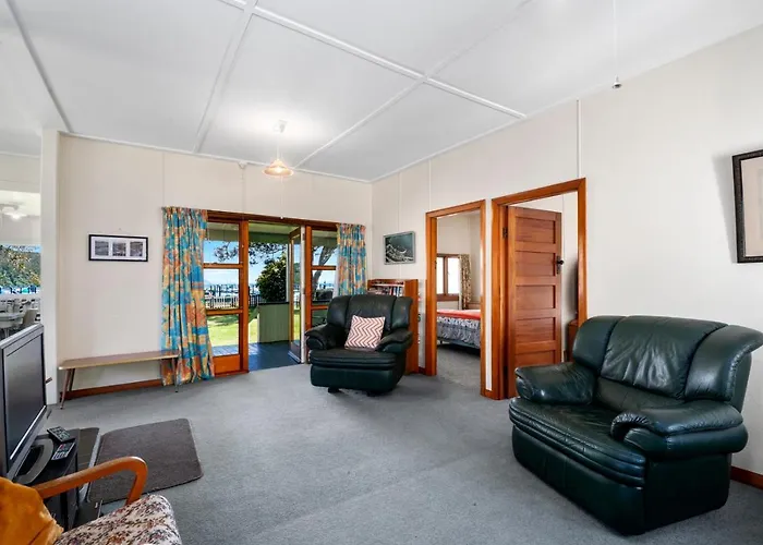 Marina Views - Motuoapa Bach