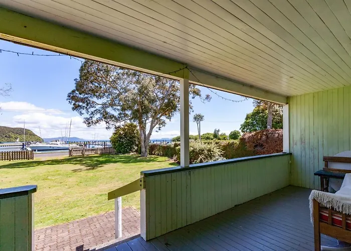 Marina Views - Motuoapa Bach