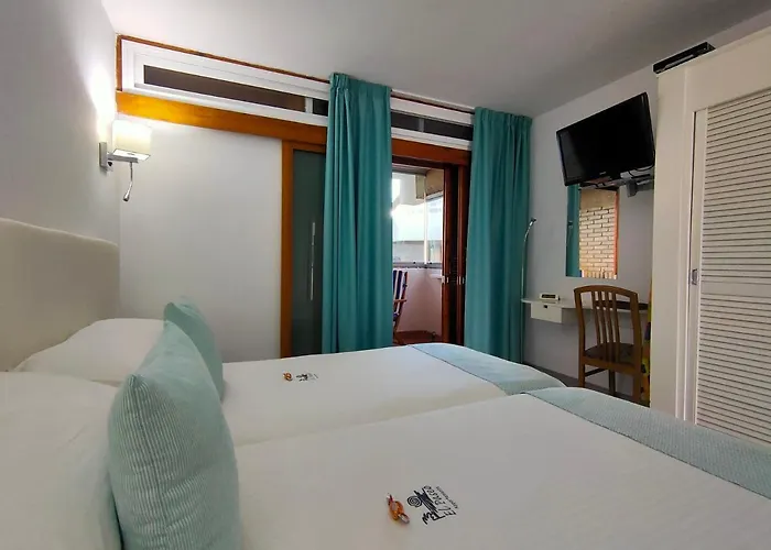 Hotel cerca del colegio: Apartamentos El Paseo