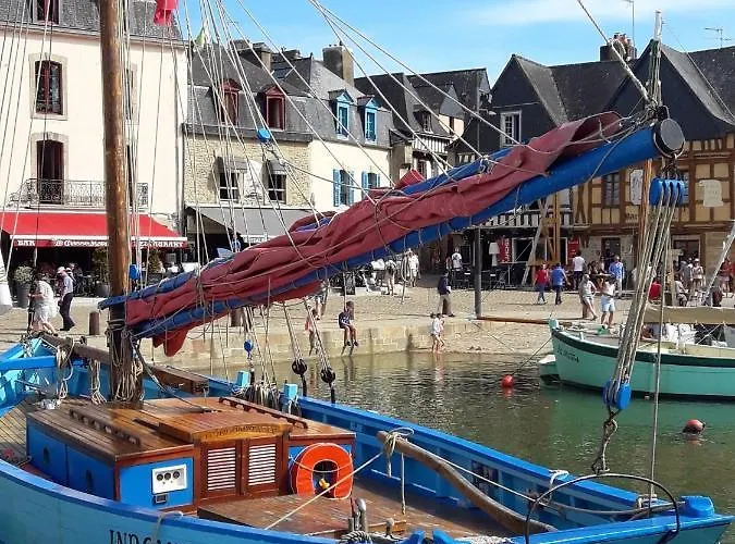 studio vue sur le Port saint Goustan classé 3 étoiles!