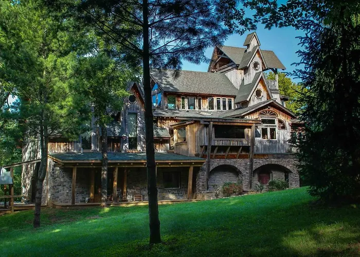 Whimsical Gatehouse At Dark Horse Retreat