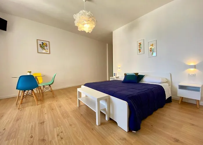 Beach Rooms - By The Sea