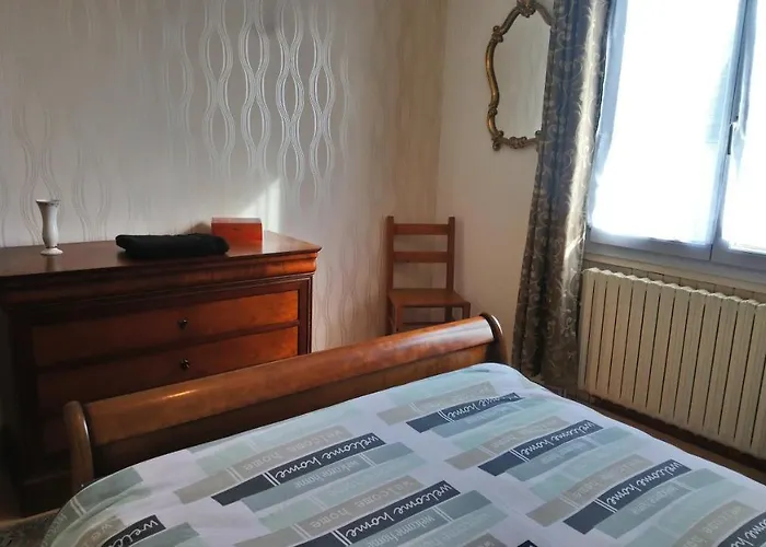 Chambre au calme et simple, cuisine à dispo