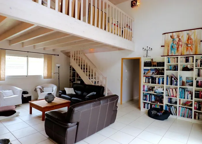 Plaisant Villa With Pool, Close To The Beach