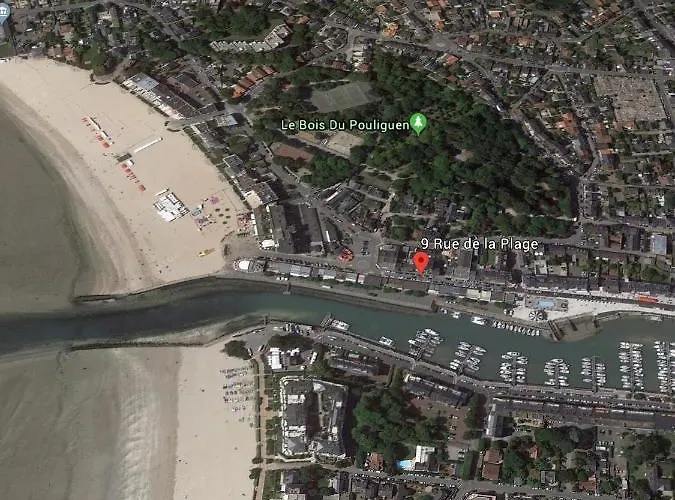 Studio neuf , à 2 pas de la plage et du port