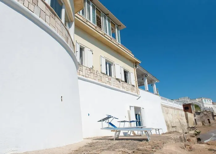 Villa Paola sullo scoglio