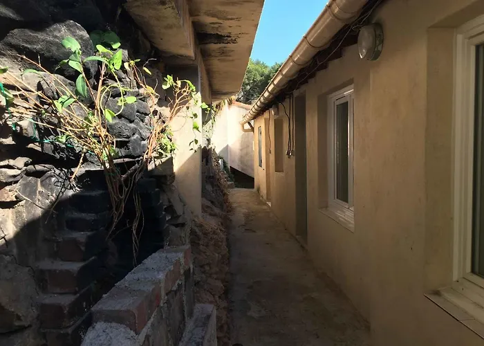 Cabanon Sur L eau