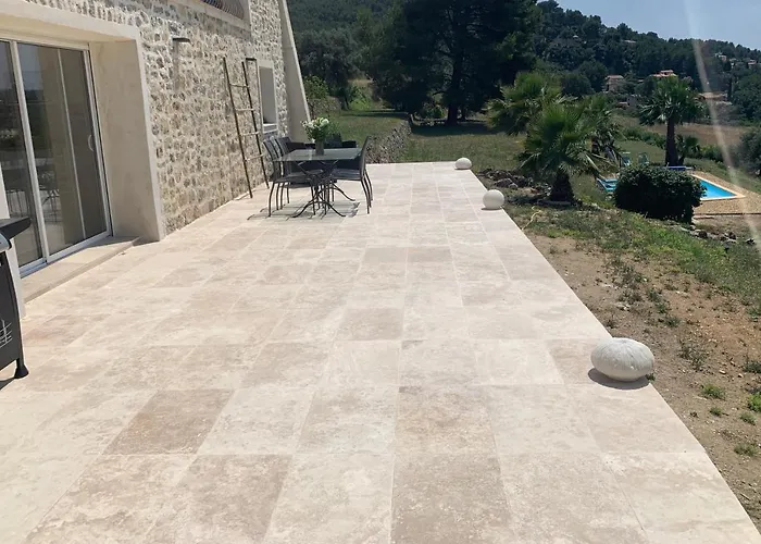 La Venturonne Appartement neuf Rez de jardin 45 m2 vue mer et vignes 10 mn des plages