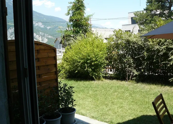 STUDIO ENTRE SAVINES ET EMBRUN PRES DU LAC DE SERREPONçON