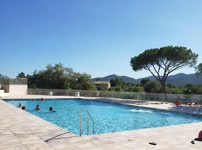 Appartement neuf moderne avec piscine