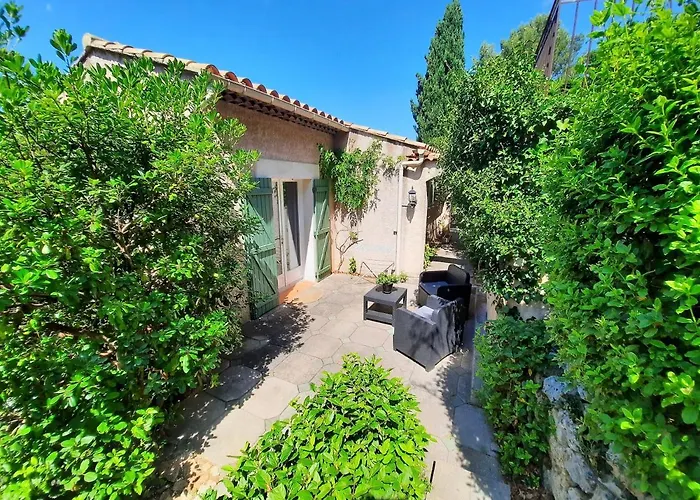 Les Restanques de Toucas - Studio dans villa avec jardin et piscine partagée