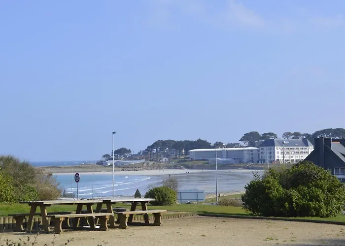 Rez de jardin 5 pers avec piscine, vue directe sur la plage à 40 m