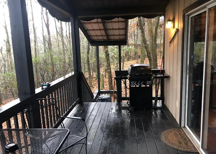 Mountain-Top Cabin Get-Away With Hot Tub And A View