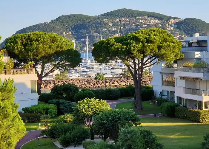 Garden And Beach Sea View Apartment Cannes