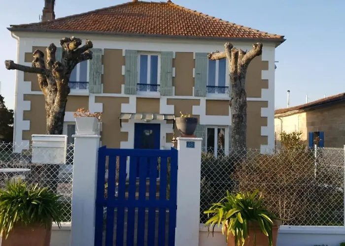 Grande maison charentaise avec vue sur le chenal superbes couchés de soleil sur l estuaire de la gironde!