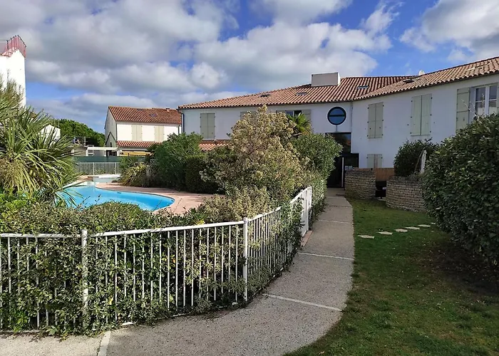 Studio Avec Terrasse Et Parking 200M Plage Et Commerces