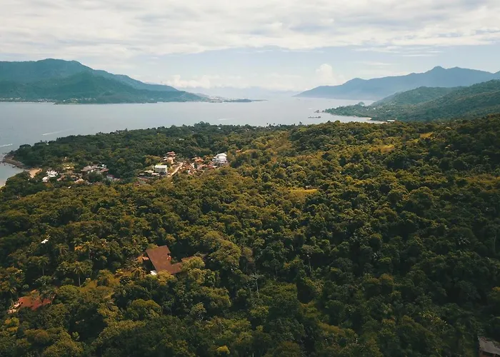 Bangalô com vista para o mar no condomínio Yacamim Ilhabela praia do Curral
