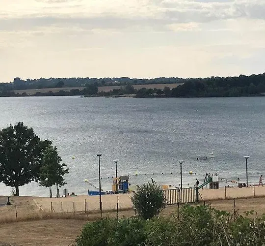 Maison bord de Lac de Pareloup
