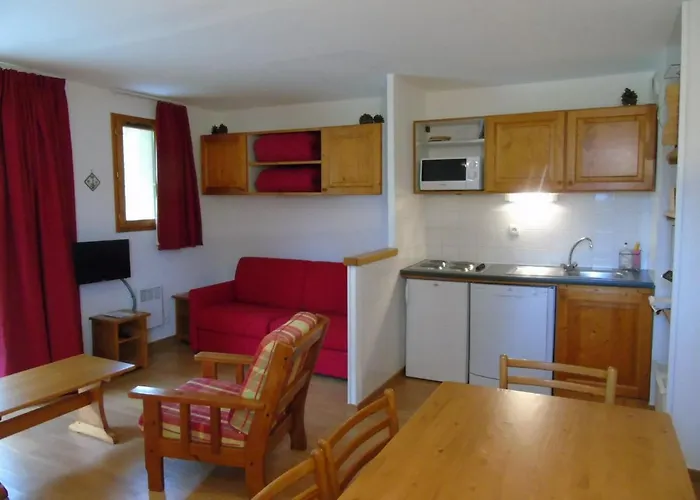 Appartement cosy 2 pièces avec terrasse, proche télésièges et commerces, idéal pour 6 personnes! - FR-1-561-78