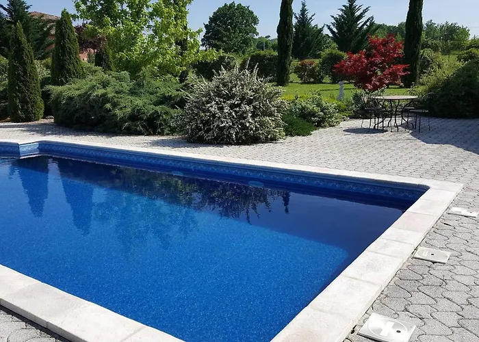 Logement avec piscine, classé 3 étoiles, de 42 m2 tout confort au calme pour un couple