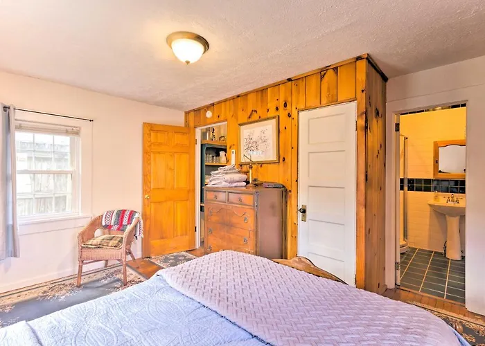 Screened Porch: 'The Rock Cottage' In Hot Springs