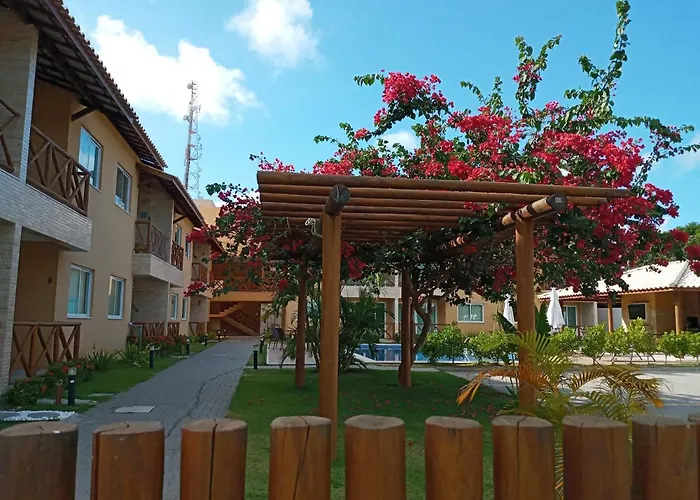 GUARAJUBA! Village lindo, mobiliado e excelente localização!
