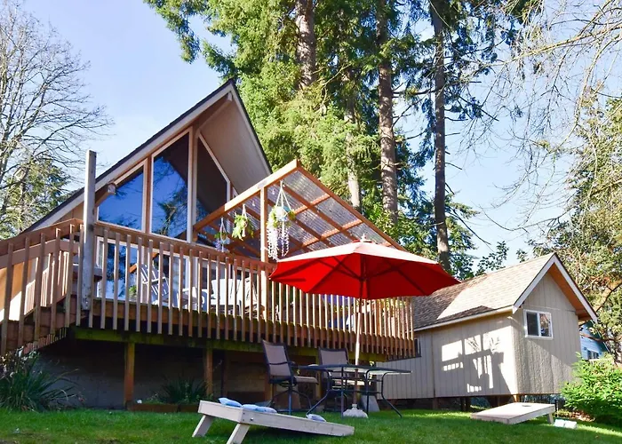Unique Camano Cabin W/ Mountain + Water Views