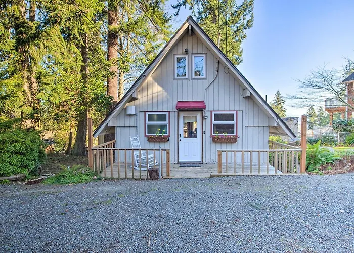 Unique Camano Cabin W/ Mountain + Water Views