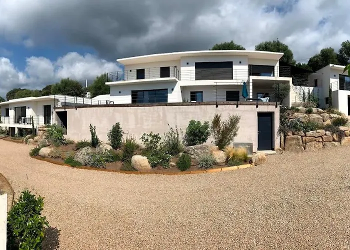 Villa L'Arbousier 4 pers piscine chauffée 2 min plage en voiture