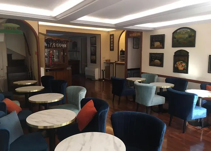 Hotel pres du College: Hôtel Restaurant Des Remparts