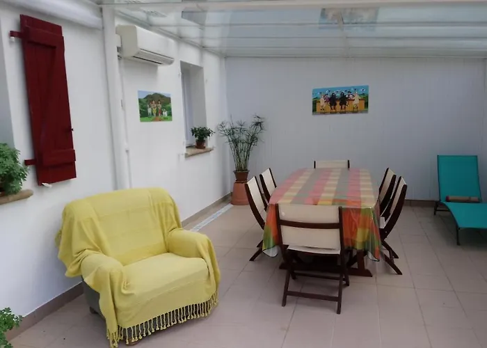 Appartement en rez de chaussee de maison