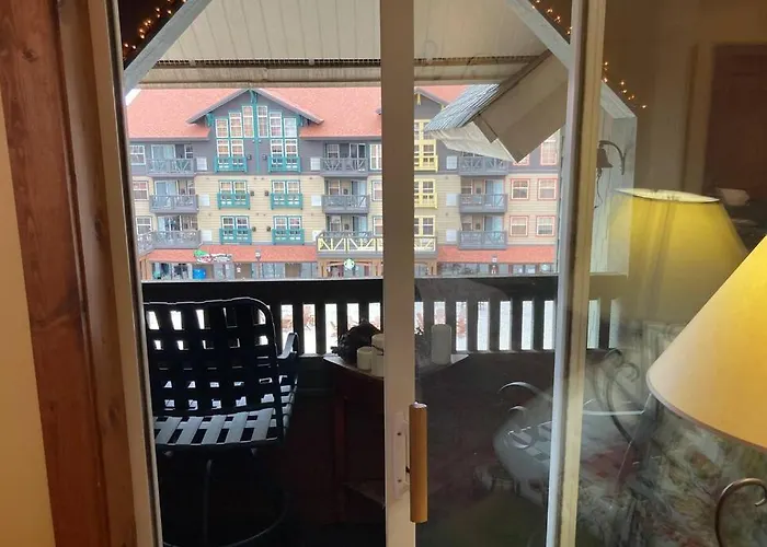 'The Treehouse' At Snowshoe - Village & Slope View