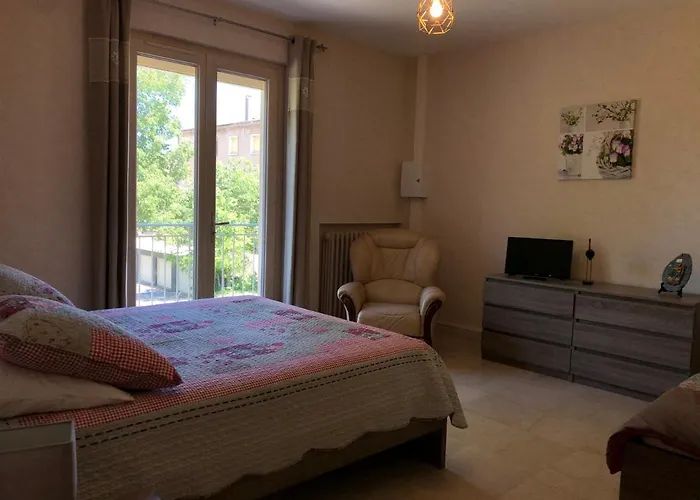 Jaures Home