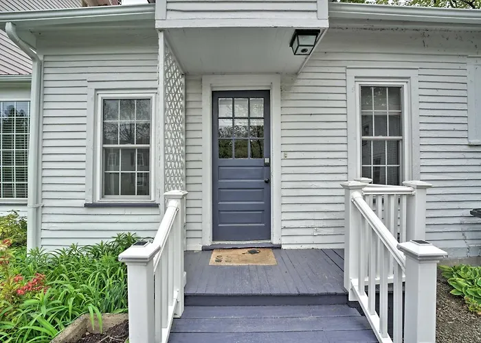 Romantic Country Apt By Lake Erie & Wineries!