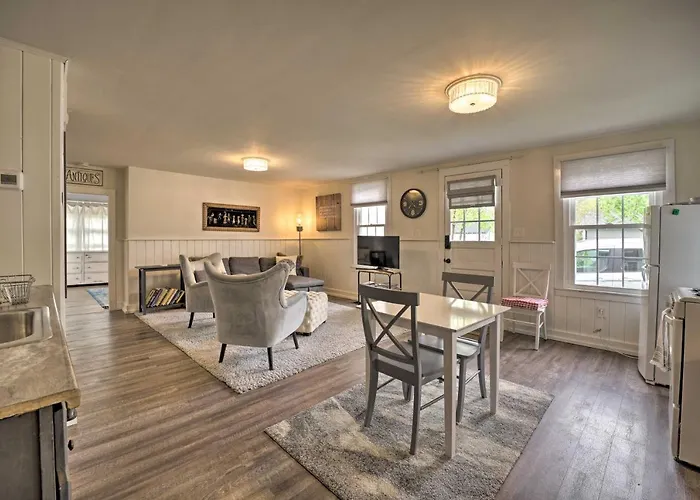 Romantic Country Apt By Lake Erie & Wineries!