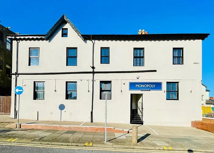 Villa: Monopoly Holiday Home