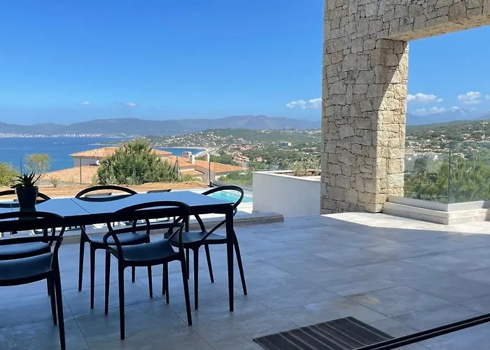 LES VILLAS DU DOMAINE NAPOLEON CORSICA vue mer et piscine