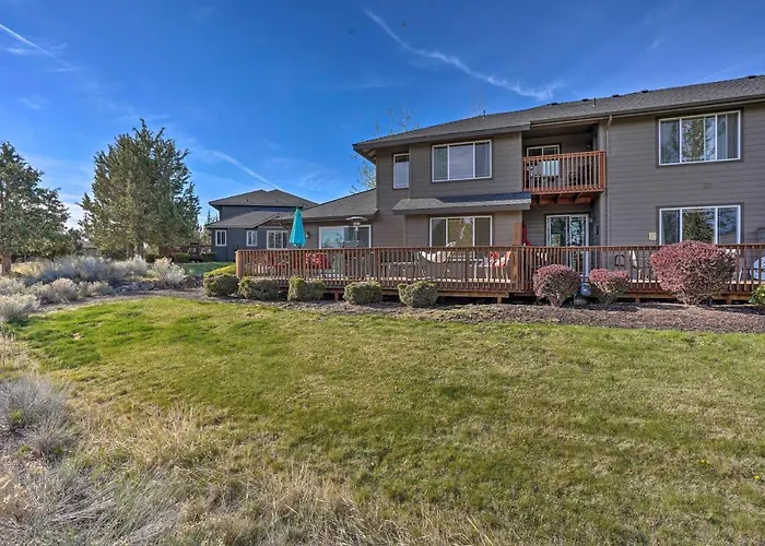 Redmond Resort Townhome W/ Private Hot Tub