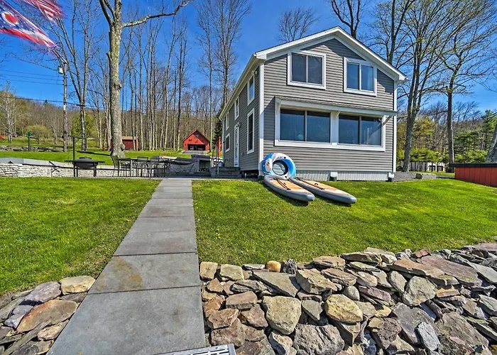 Bbq Ready: Lakeside Milford Home W/ Paddleboat