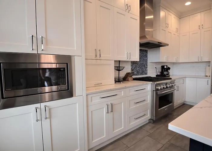 Penthouse Level, Stunning Wrigley Stay