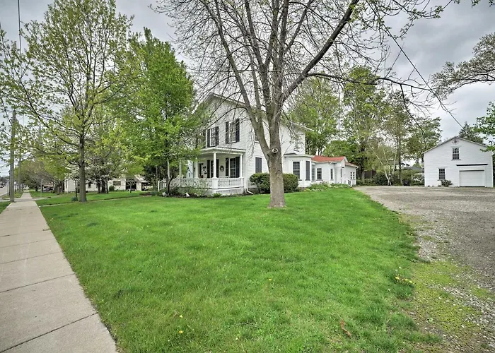 Romantic Country Apt By Lake Erie & Wineries!
