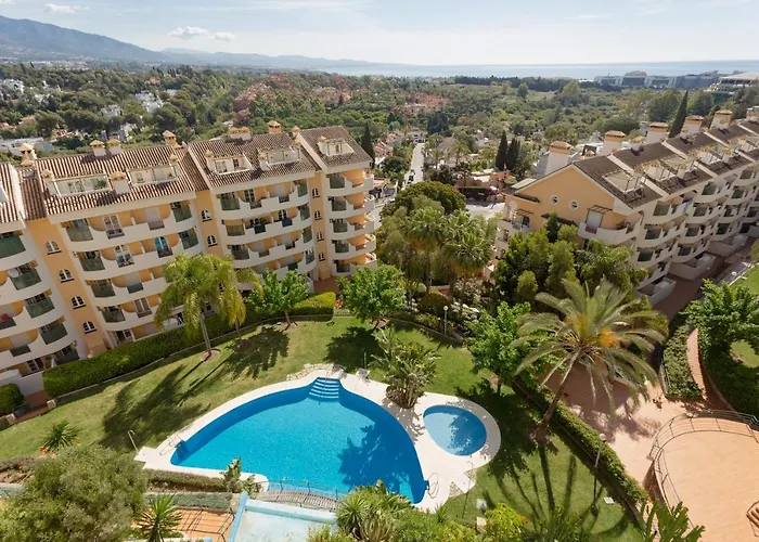 Señorío de Aloha Apartahotel