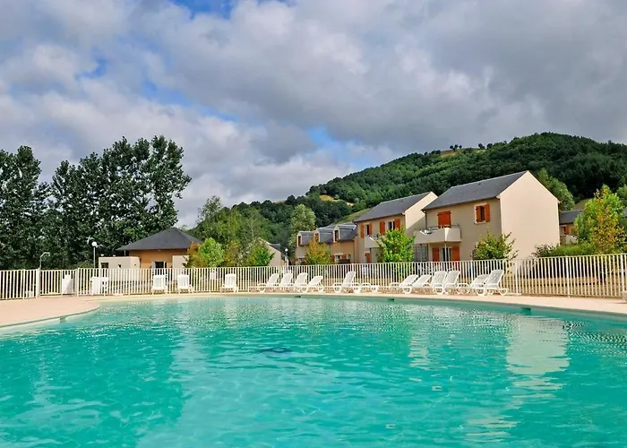 T3 duplex village geolia Saint geniez d'olt avec 2 piscines chauffée