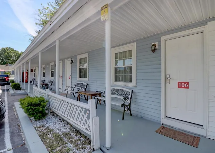 Brookside Inn & Cottages