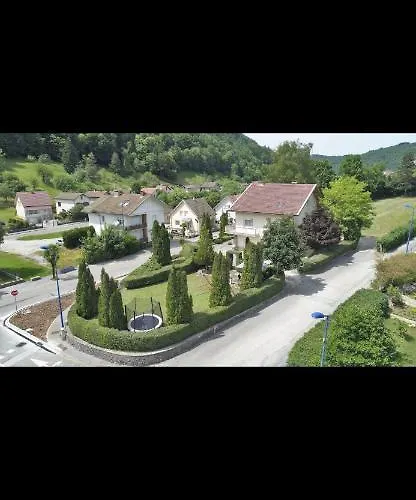 Logement au calme dans une maison.