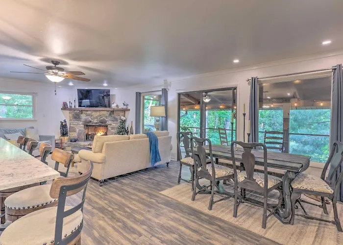 Beautiful Connestee Falls Home W/ Porch In Brevard