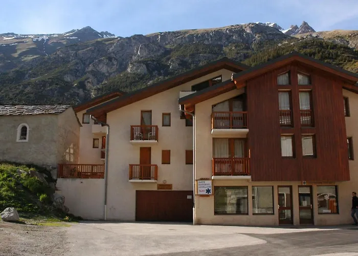 Charmant appart pour 4 au centre de Lanslevillard, balcon, parking - FR-1-508-201